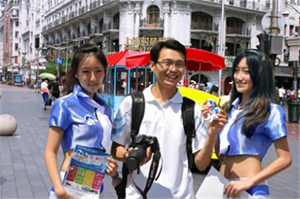 The impression of beauty arises with the tea, as seen in the Shanghai tea house The impression of beauty arises with the tea, as seen in the Shanghai tea house